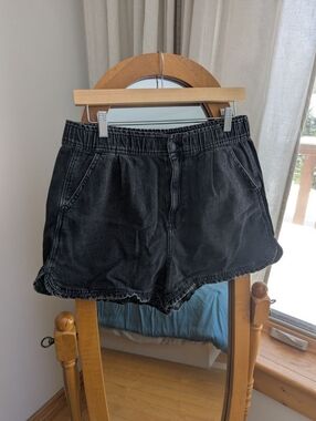 🌼 American Eagle Outfitters - Black Denim Shorts